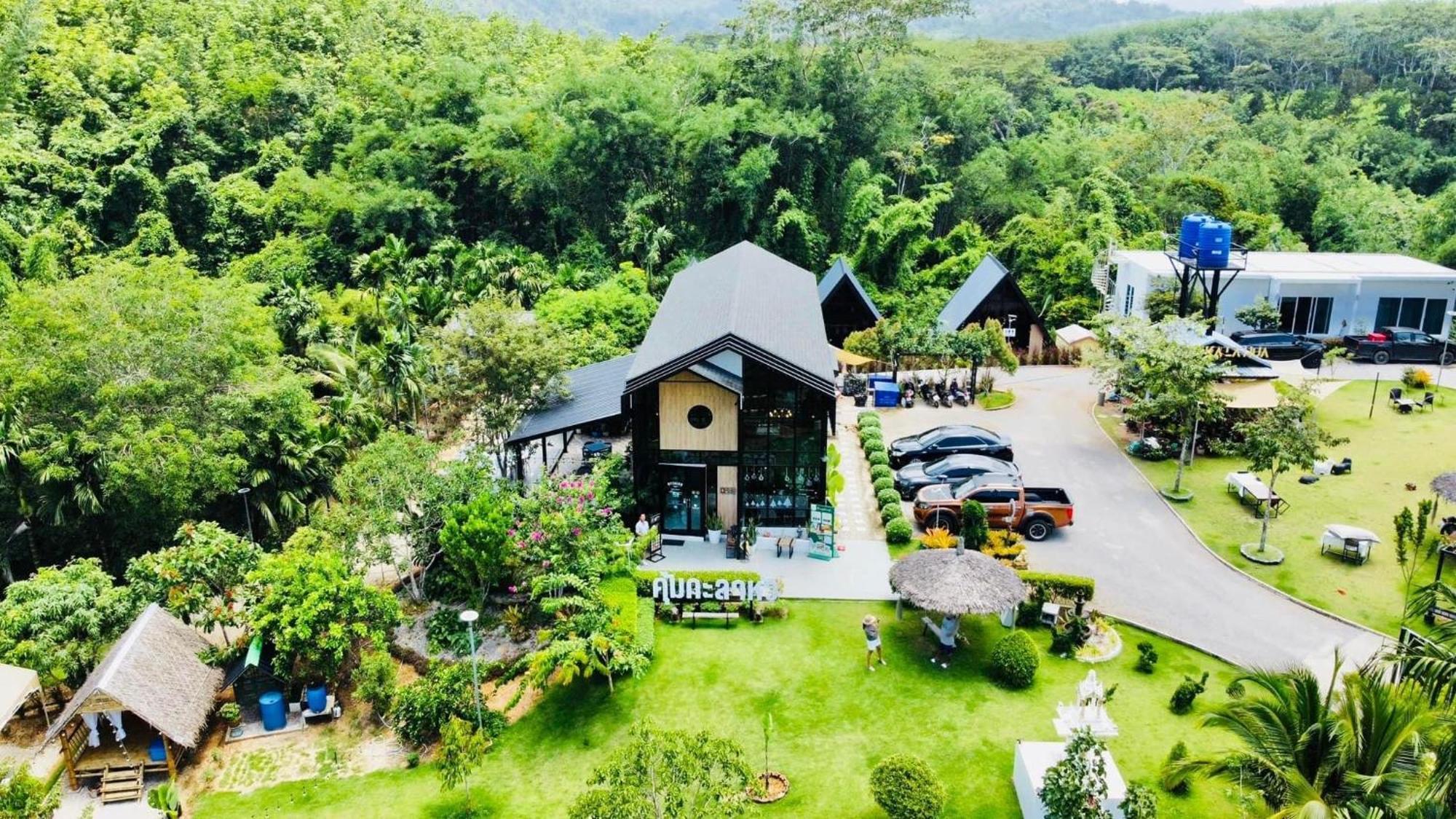 คุ้มกะลาหัวฟาร์มสเตย์ Ban Pha Saeng Lang Extérieur photo